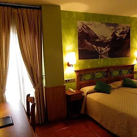 Hotell Arnal 3*