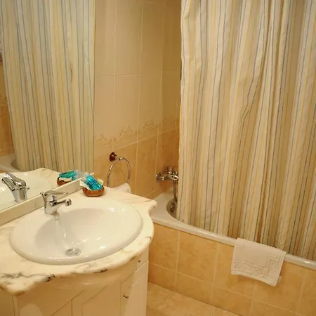 Arnal Hotel 3*